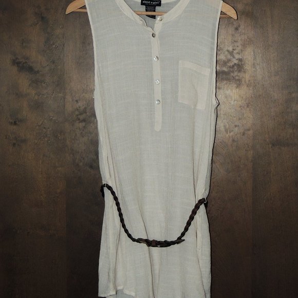 About A Girl - Junior's Button Down Sleeveless Tunic - Picture 1 of 5